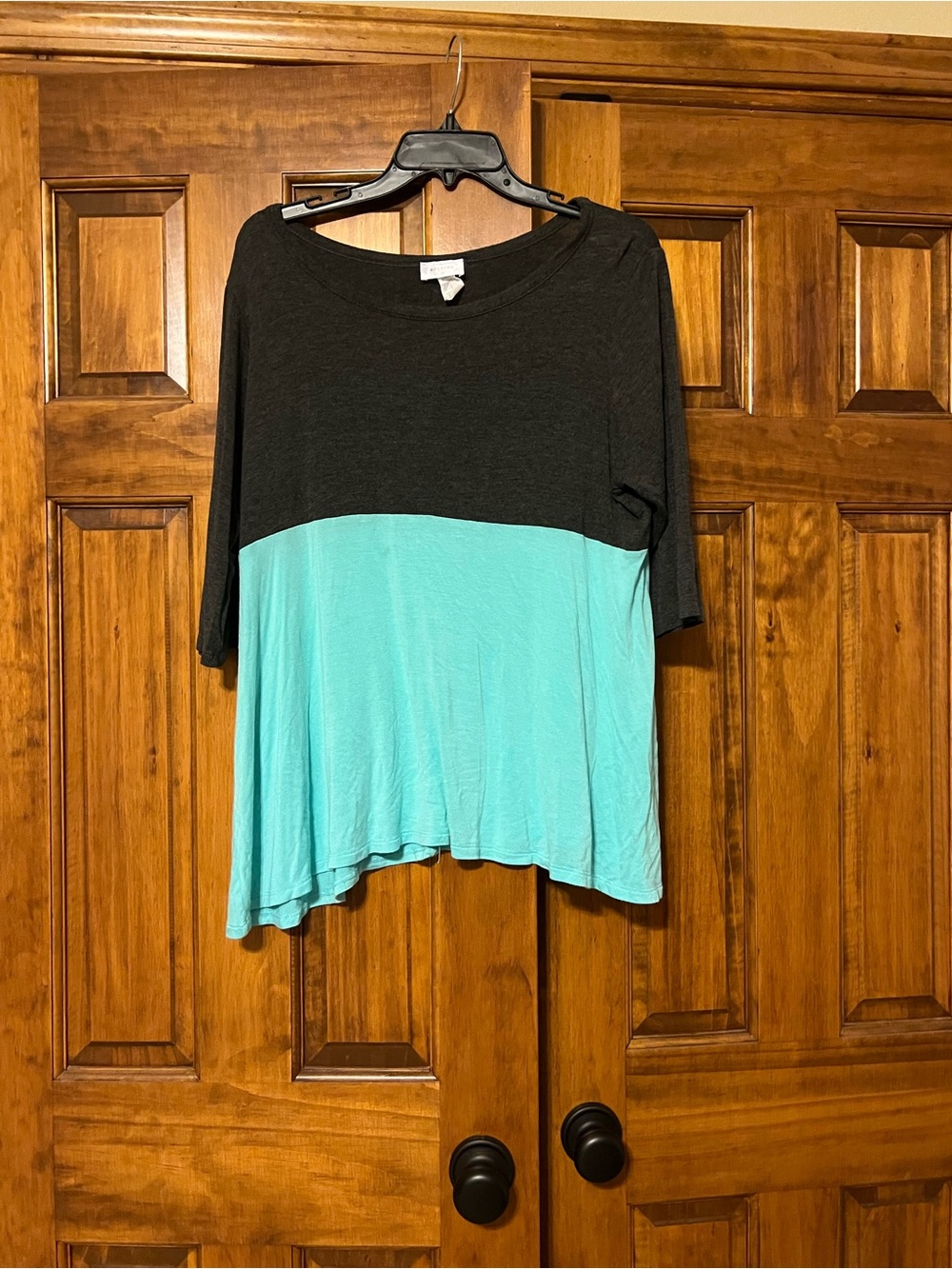 Bellino Clothing Two-Tone Scoop Neck Long Sleeve Top - Black & Aqua